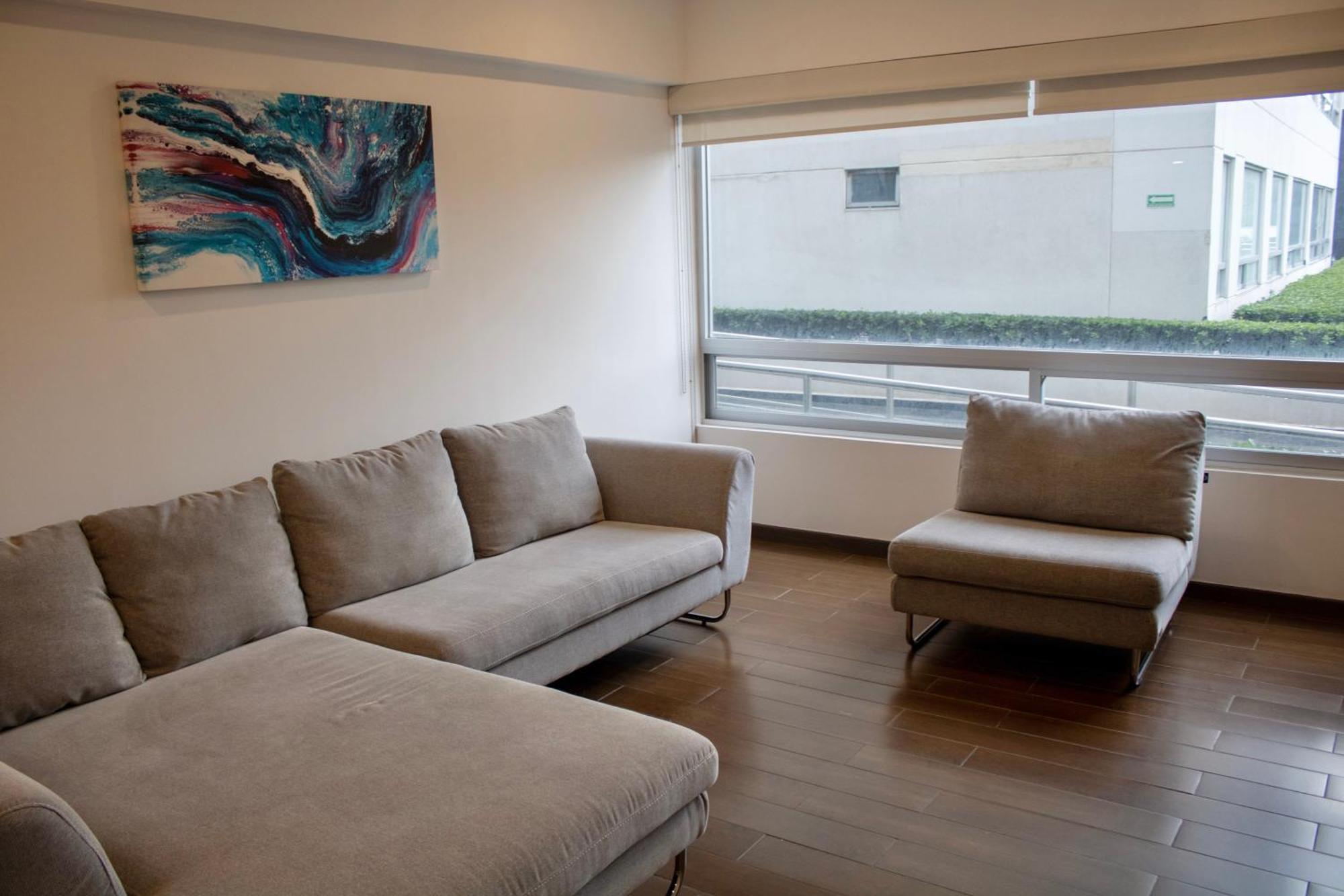 En Zona De Hospitales En Planta Baja Apartment